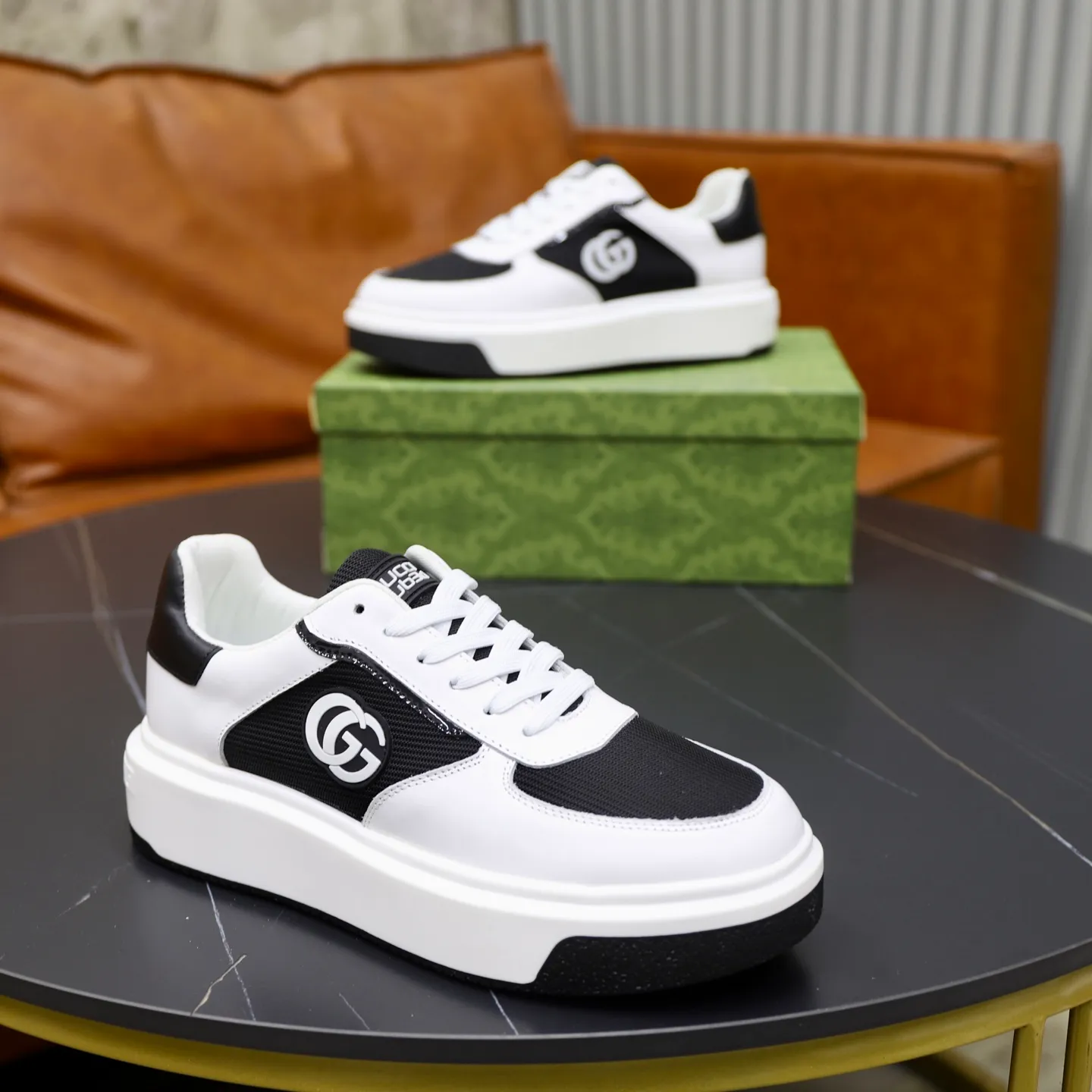 Ex-factory price: 462💰🙅‍♂️🙅‍♂️🙅‍♂️ Brand: GUCCI Standard code: 38-44 (45 customized) Grade: Same as the official website Material: Original material splicing Comfortable and breathable lining Lightweight and wear-resistant sports outsole Style category: Men's fashionable casual shoes Running sneakers Distinguished luxury brand elements Top luxury Color: actual picture color